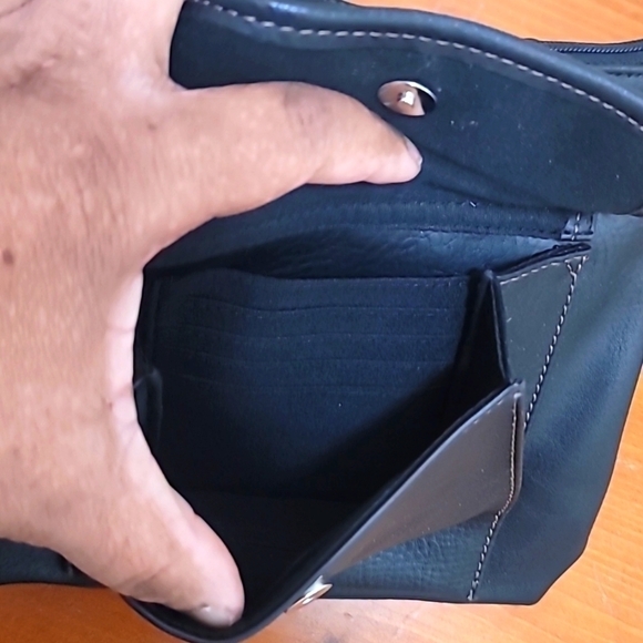 RELIC WOMEN'S SMALL CROSSBODY BAG/PURSE BLACK LEATHER - Picture 5 of 12